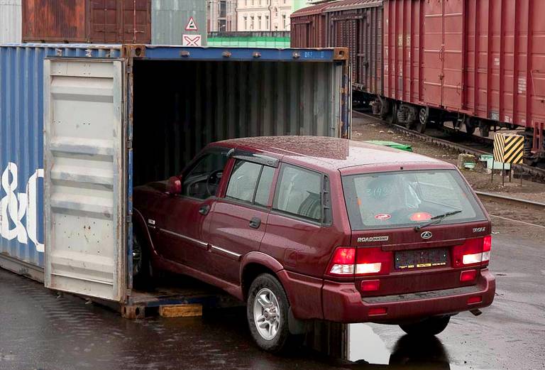 Отправить жд контейнером легковую машину  из Новосибирска в Калининграда